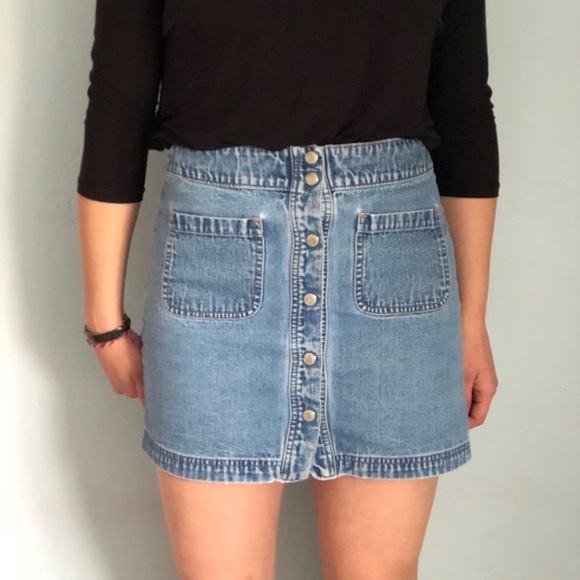 GAP Dresses & Skirts - GAP Jean button down vintage skirt 🌿🌿